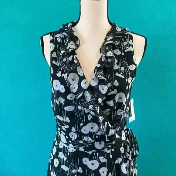 New with tags Bar III maxi wrapped dress in size 10 - Picture 2 of 6